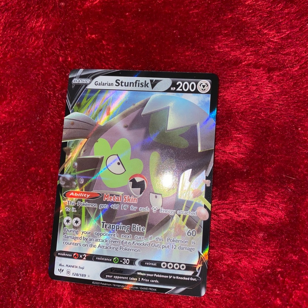 1 holographic Stunkfish V Card